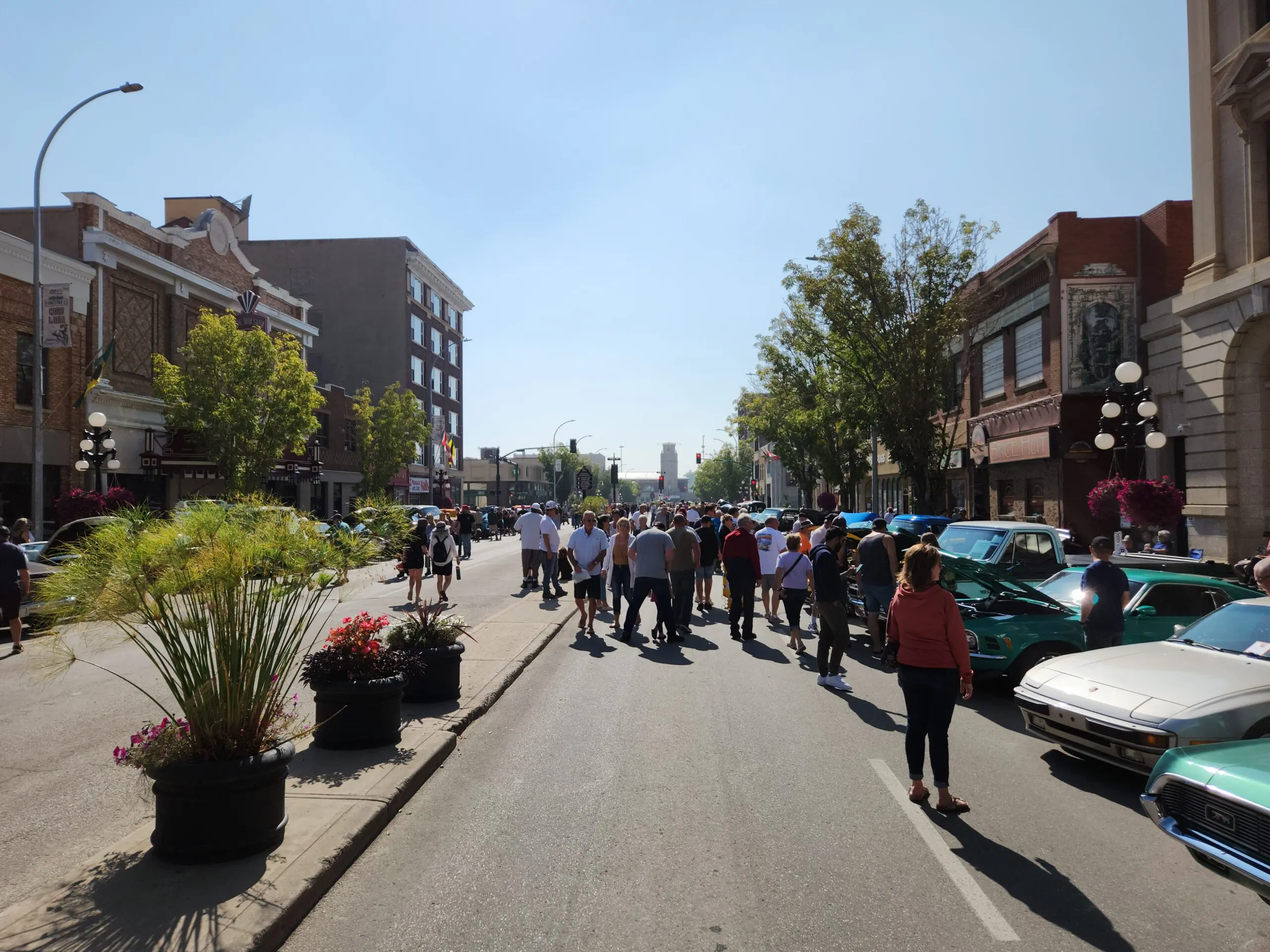 20230916_123122 Lady opening the gallery café